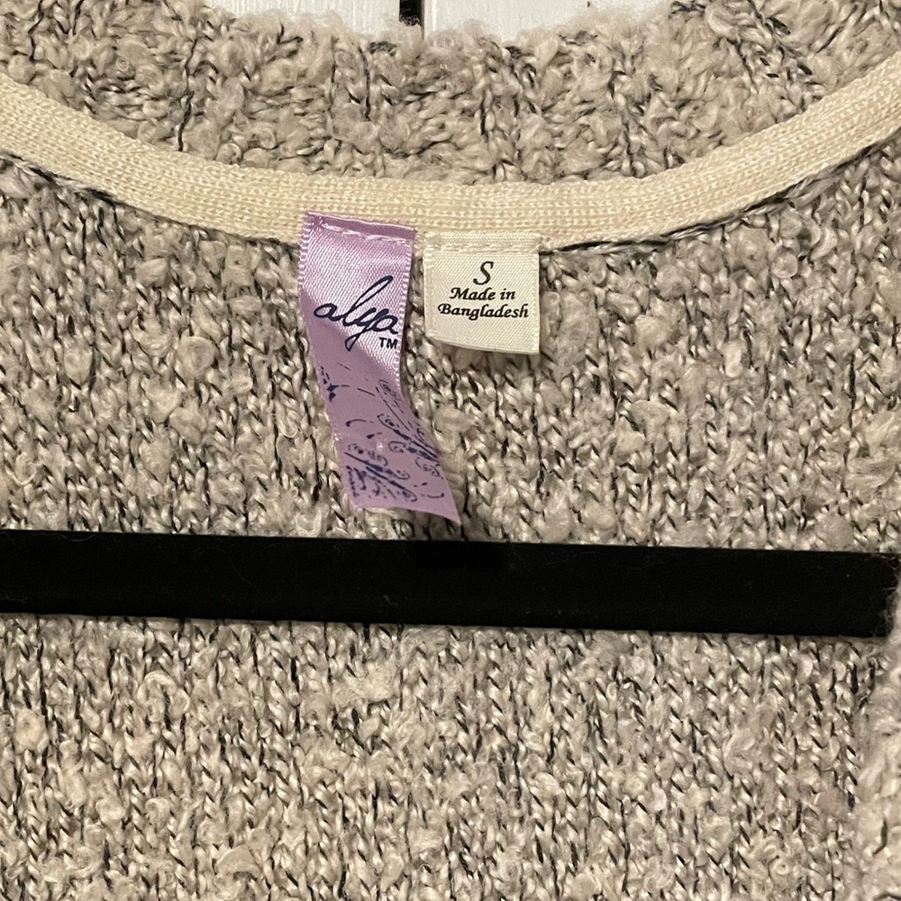 Gray button sweater - Picture 3 of 3